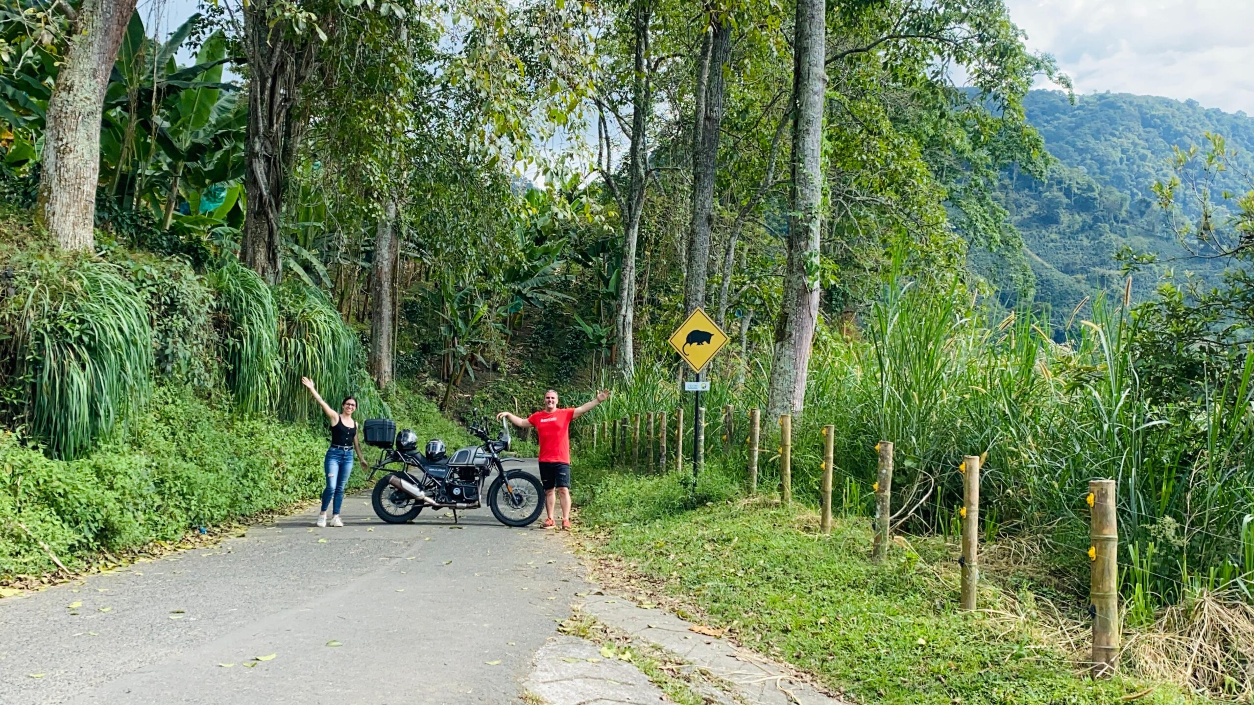 es seguro viajar a colombia? ruta en moto y consejos