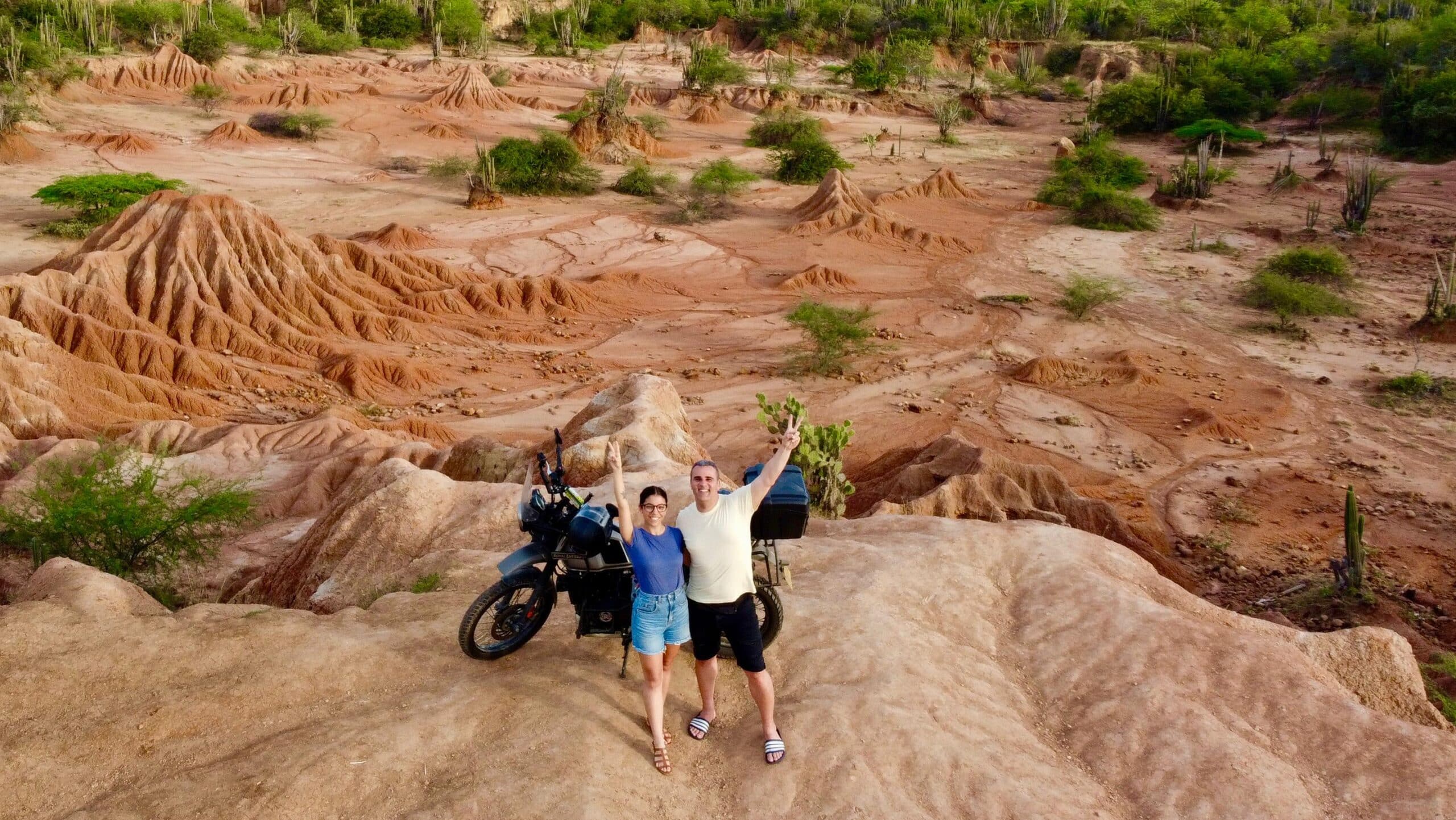 es seguro viajar a colombia? ruta en moto por el desierto y consejos